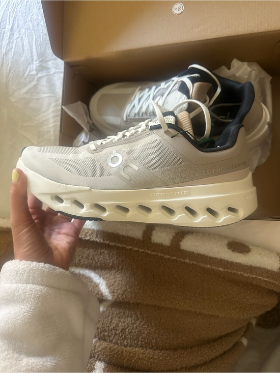 On Running Shoes - On Cloudsurfer 2